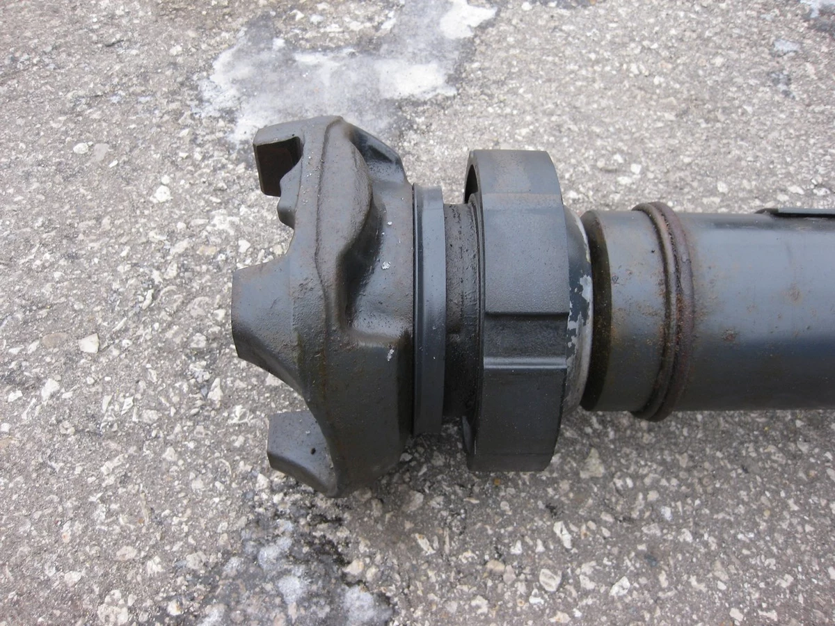 Промежуточный карданный вал (L=1390 mm) в сборе с хвостовиком заднего редуктора 1759170