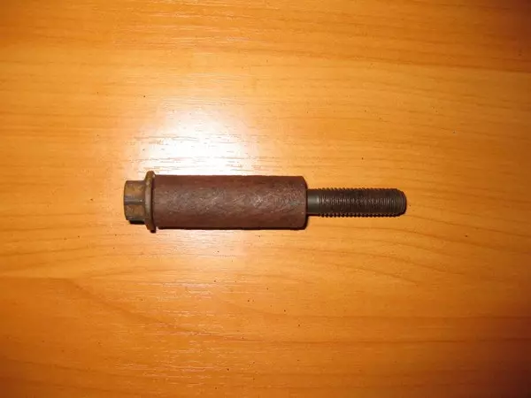 M10*90*1.5 Болт фланцевый длина резьбы 32 mm, прочность 8,8 с дистанционной втулкой L=52mm 1922518