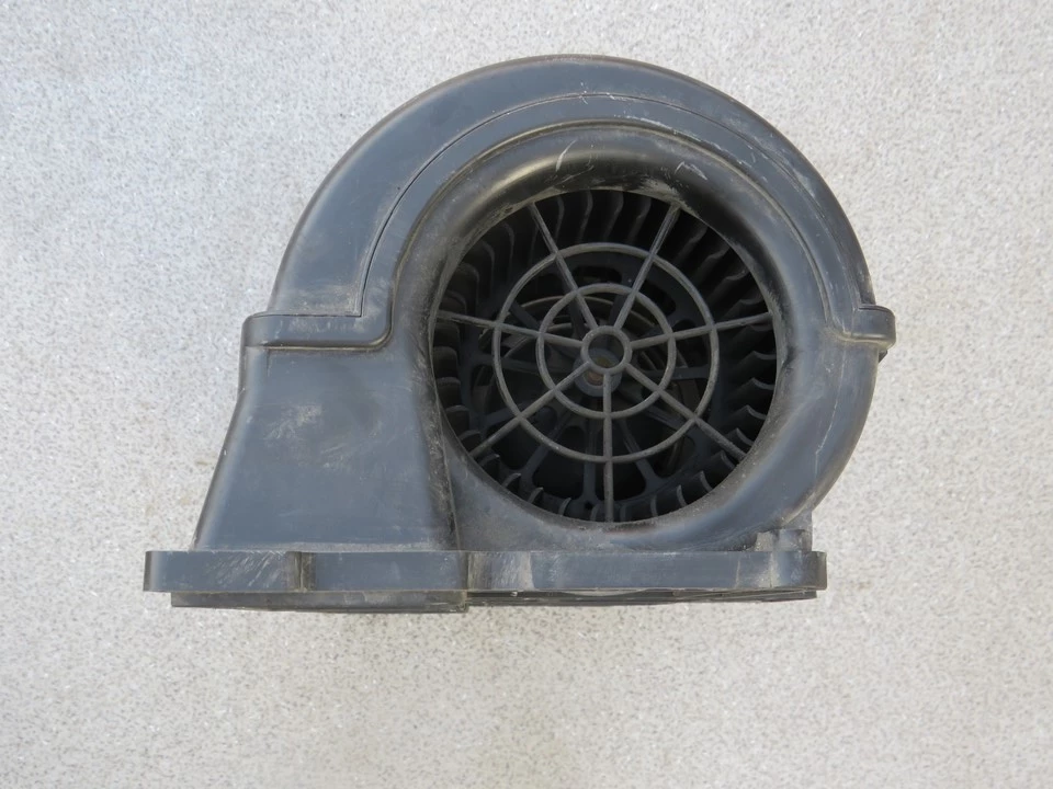 Двигатель вентилятора в сборе с кожухом и насадками 2281955