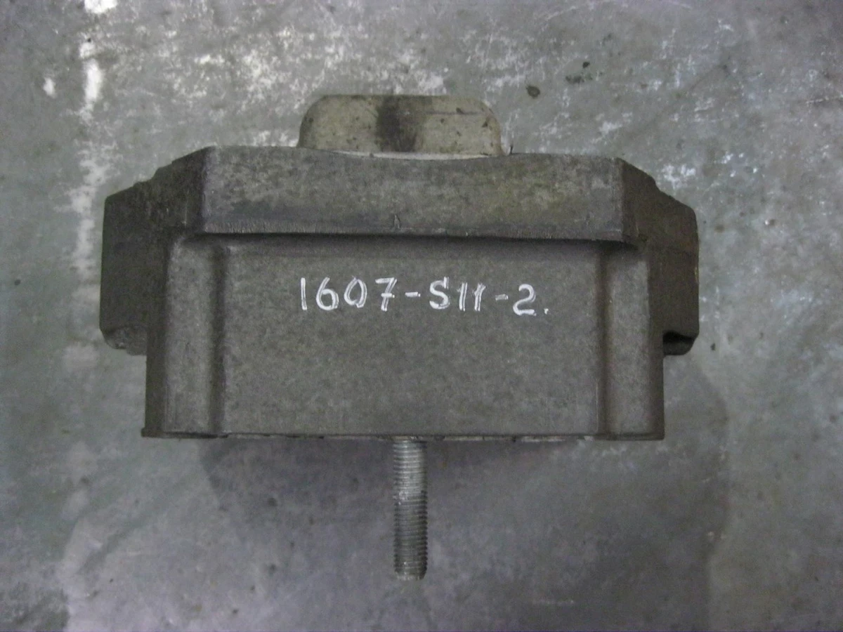 Виброизолятор (подушка КПП) 1782203