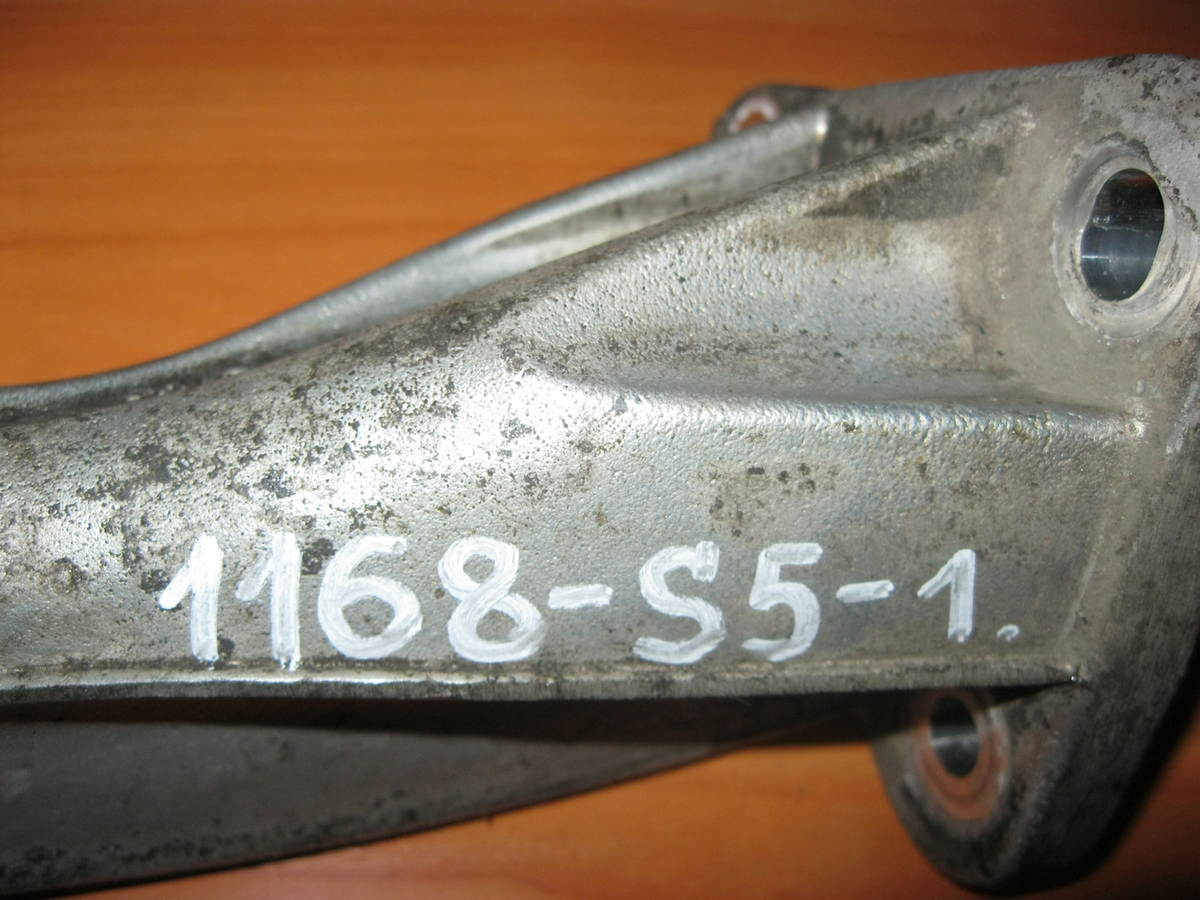 Кронштейн подвески радиатора CG/CR 1850648