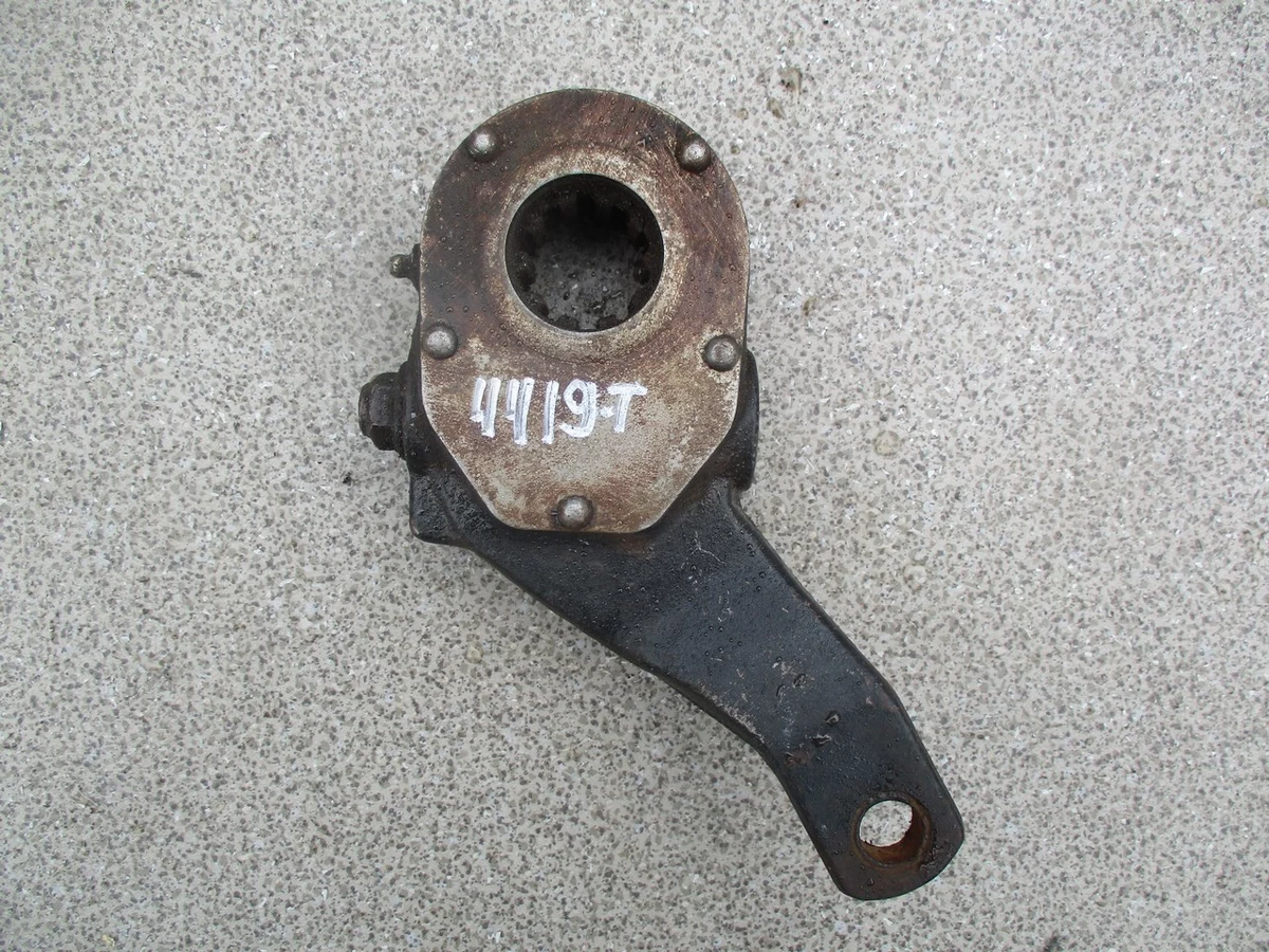 Тормозной рычаг с регулятором правый (задний мост) 1865747