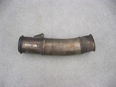 Выпускная труба глушителя с кронштейном для крепления
