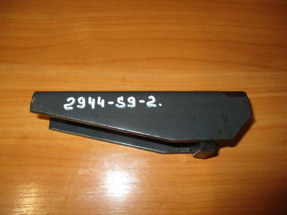 Установочный кронштейн кузова (Type B) 1512195