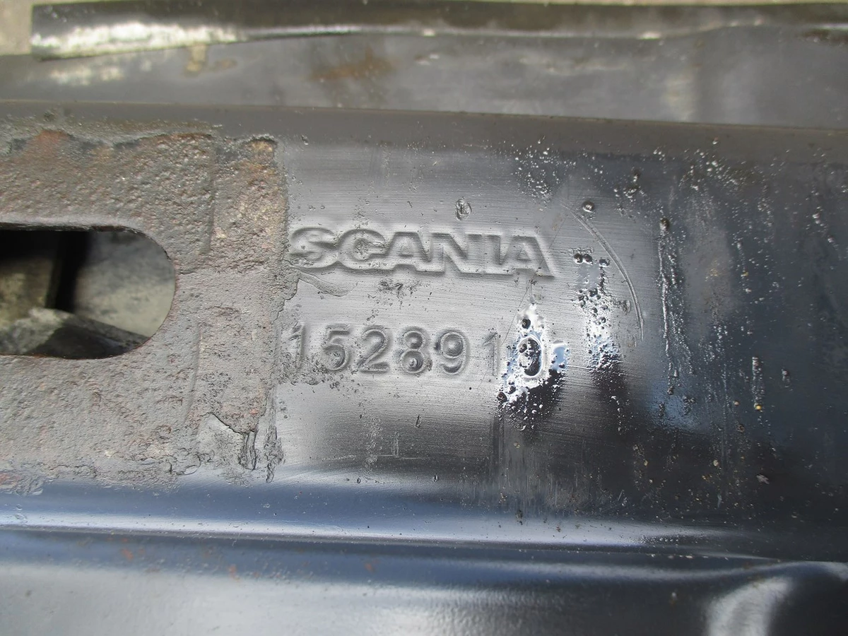 Кронштейн топливного стального бака A=70 mm в сборе 1528910